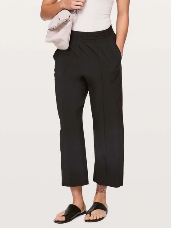 Lululemon Wanderer Crop Mid-Rise Wide Leg Pant Size 8 Black - Picture 1 of 6
